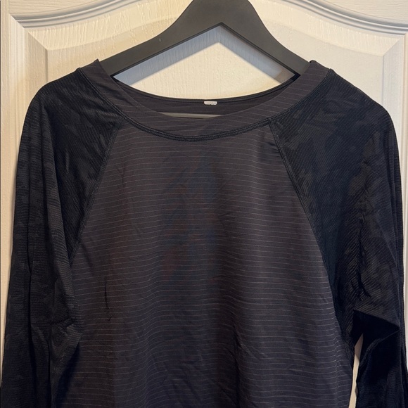 415-Lululemon Run For Days Long Sleeve
Black - Picture 7 of 11